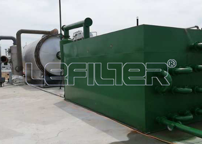 Waste pyrolysis device