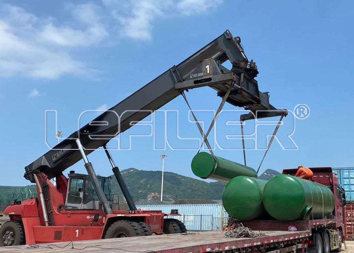 Waste tire refining equipment and supporting environmental p
