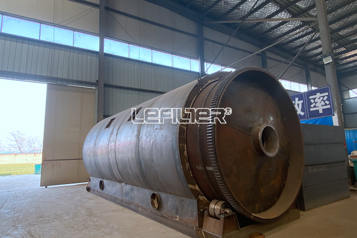 Waste Plastic Used Tyre Rubbers Pyrolysis to Fuel Oil Plant