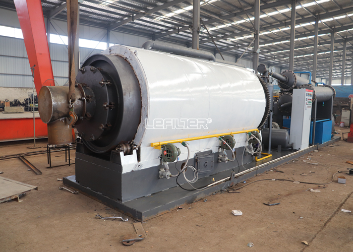 Integrated small capacity waste tire pyrolysis plant
